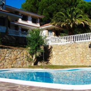 Фотографии гостевого дома
Amplio Chalet con Piscina de Agua Salada BBQ