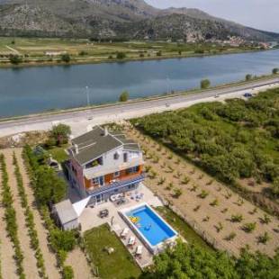 Фотографии гостевого дома 
            Holiday house with a swimming pool Opuzen, Neretva Delta - Usce Neretve - 8818