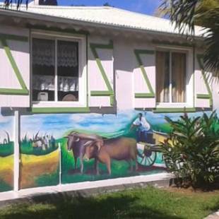 Фотографии гостевого дома 
            Bungalow de 2 chambres avec piscine partagee terrasse et wifi a Sainte Rose