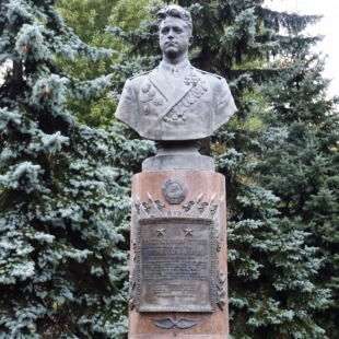 Фотография памятника Памятник лётчику-истребителю В.И.ПОПКОВУ