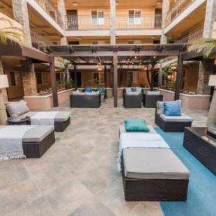 Фотографии гостиницы 
            Best Western Plus Manhattan Beach Hotel