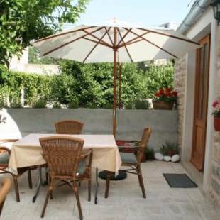 Фотографии гостевого дома 
            Apartments by the sea Vrboska (Hvar) - 4601