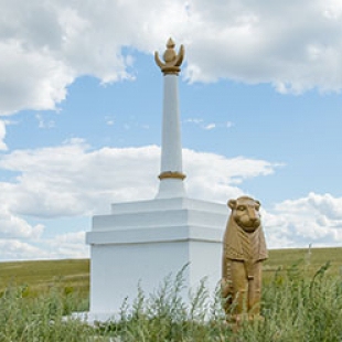 Фотография памятника Субурган – буддийская ступа