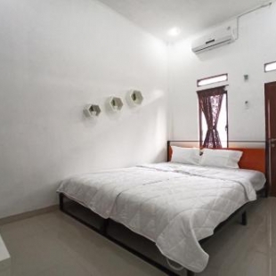 Фотография гостиницы Vaccinated Staff - OYO 90124 Oemah Ratu Hostel Syariah