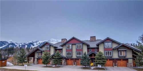Фотография гостевого дома Pinnacle Ridge Chalets by Fernie Lodging Co