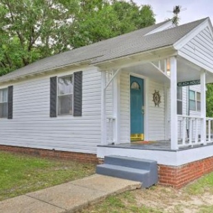 Фотография гостевого дома Gulfport Home with Deck and Grill, Walk to Beach!
