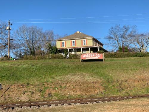 Фотография гостиницы Woodbridge Inn