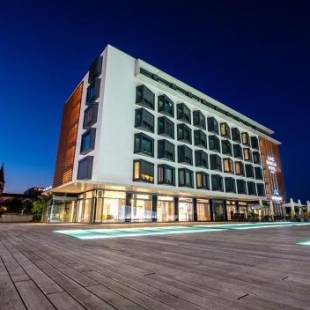 Фотографии гостиницы
Lake Geneva Hotel