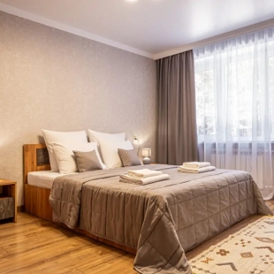 Фотография квартиры Апартаменты Трехкомнатные с Балконом в Сосновом Лесу от Квартирукинг