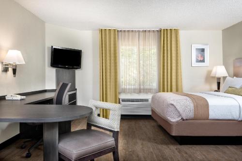 Фотография гостиницы Candlewood Suites Durham - RTP, an IHG Hotel