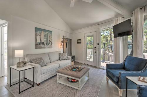 Фотография гостевого дома Airy Treehouse with Bikes Walk to Harbour Town!