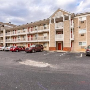 Фотография мотеля HomeTowne Studios by Red Roof Gainesville