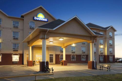 Фотография гостиницы Days Inn by Wyndham Dawson Creek