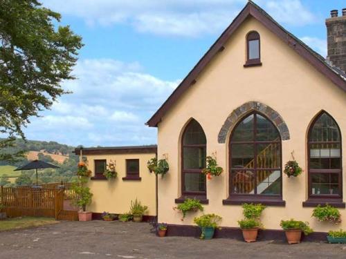 Фотография гостевого дома The Old School, Lampeter