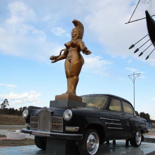 Фотография памятника Скульптурная композиция Дождливое такси