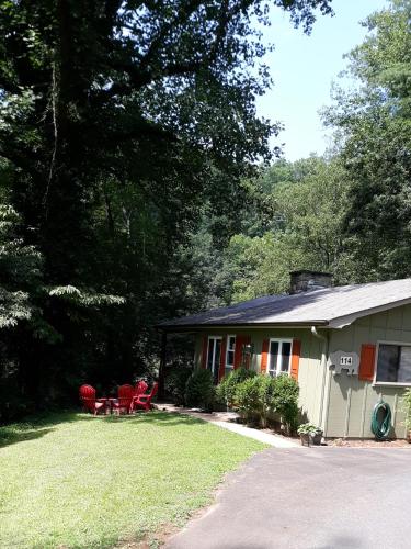 Фотографии гостевого дома 
            Pioneer Cabins Cherokee
