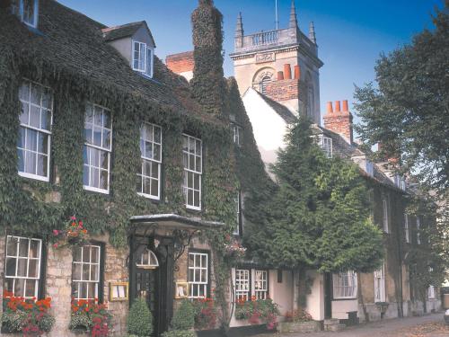 Фотография гостиницы Macdonald Bear Hotel