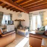 Фотография гостевого дома Skipbridge Farm Cottages