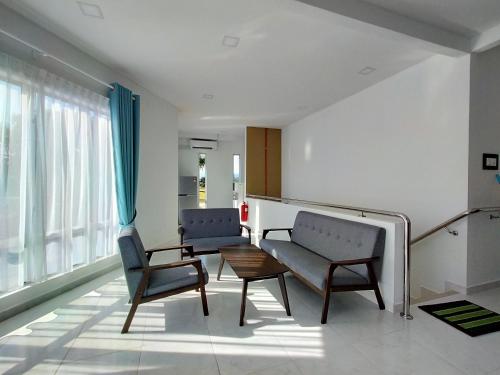 Фотография гостиницы OYO 89859 Pp Traveller's Hotel