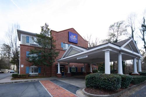 Фотография гостиницы InTown Suites Extended Stay Atlanta GA - Sandy Springs