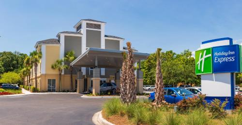 Фотография гостиницы Holiday Inn Express Charleston US Highway 17 & I-526, an IHG Hotel