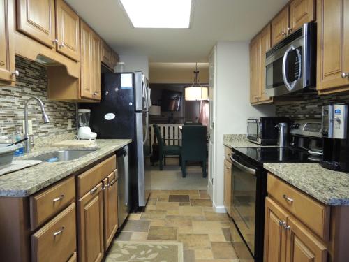 Фотография гостевого дома 103 Beachwalk 2 BR Shipyard