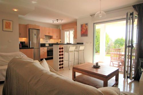 Фотография гостевого дома Spanish Connection - Beach House