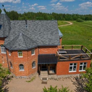 Фотография гостевого дома Замок в лесу