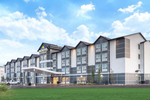Фотография гостиницы Microtel Inn & Suites by Wyndham Fort McMurray