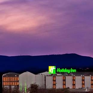 Фотографии гостиницы 
            Holiday Inn Roanoke - Tanglewood Route 419 & I 581, an IHG Hotel