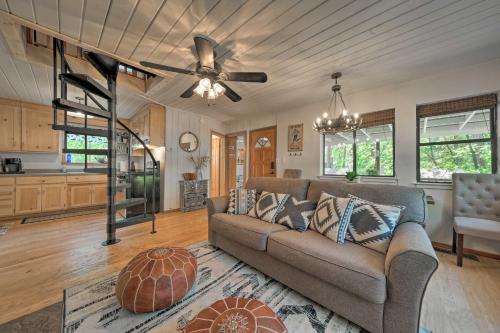 Фотографии гостевого дома 
            Peaceful Twain Harte Cabin with Wraparound Deck!