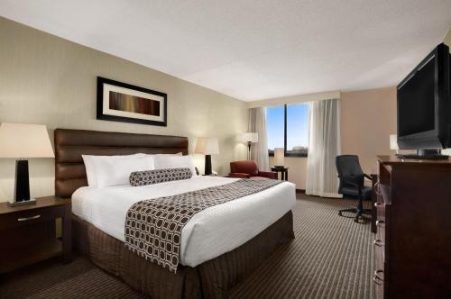 Фотография гостиницы Crowne Plaza Columbus North - Worthington, an IHG Hotel