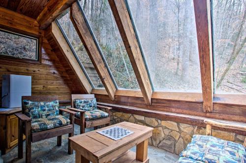 Фотографии гостевого дома 
            Riverside Cabin with Deck by Hiking Trails and Fishing