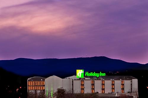 Фотография гостиницы Holiday Inn Roanoke - Tanglewood Route 419 & I 581, an IHG Hotel