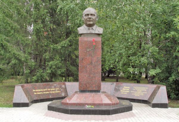 Фотография памятника Памятник  Н.В. Лемаеву