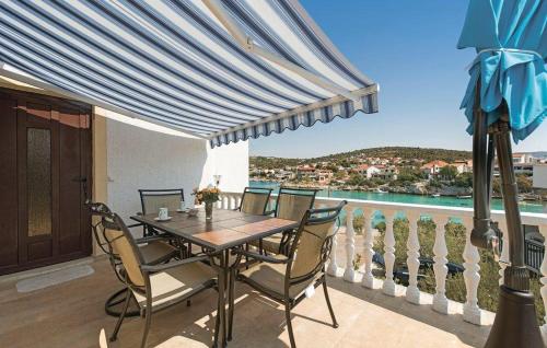 Фотография гостевого дома Family friendly seaside apartments Kanica, Rogoznica - 4269