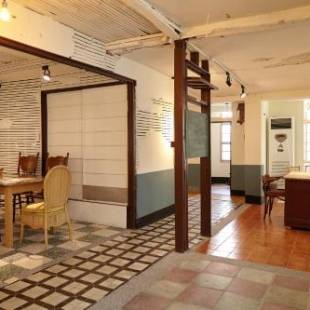 Фотографии мини отеля
新東亞旅埕 - 台南百年老屋民宿