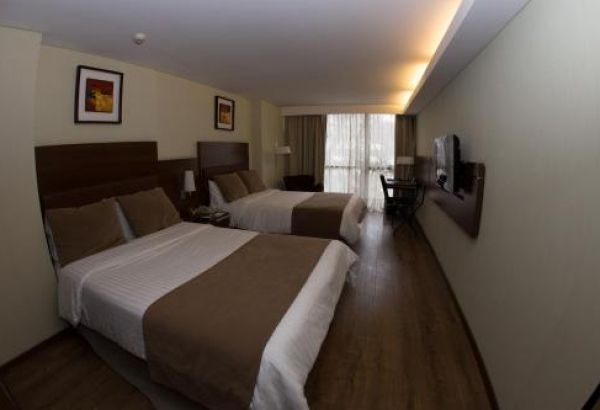 Фотография гостиницы Howard Johnson La Cañada Hotel & Suites