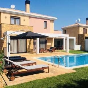 Фотографии гостевого дома
Orange Tree Villas