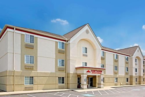 Фотография гостиницы MainStay Suites Cincinnati Blue Ash