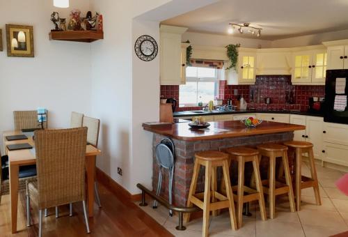 Фотография гостевого дома Cottage 207 - Ballyconneely