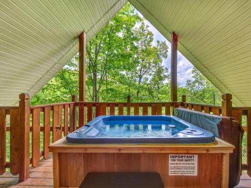Фотография гостевого дома Macys Hideaway, 1 Bedroom, Hot Tub, WiFi, Sleeps 7