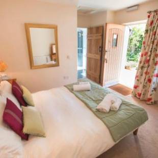 Фотографии мини отеля
The Old Brewhouse