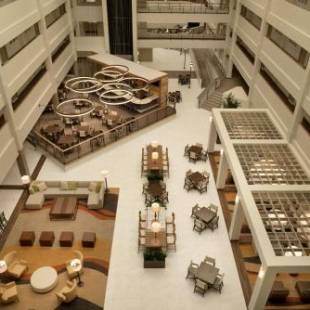 Фотографии гостиницы 
            Embassy Suites by Hilton Milwaukee Brookfield