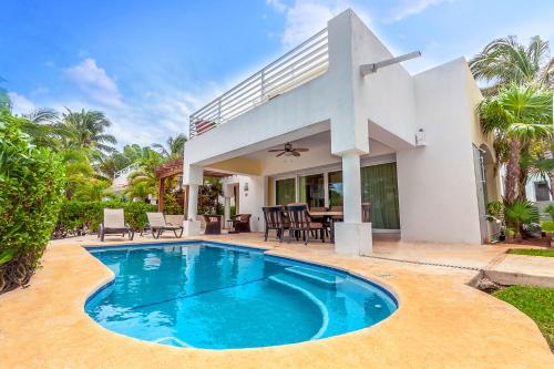Фотография Коттеджа Villa Pura Vida - Spacious Oceanview with private pool - At Playacar Phase I