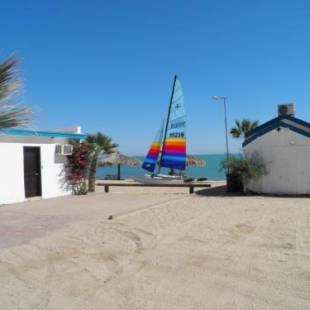 Фотографии гостиницы 
            #40 Bungalow Seaside Hotel & Victors RV Park