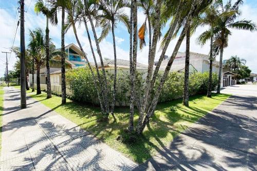 Фотография гостевого дома Residência a apenas 03 quadras da praia do Morro do Cristo