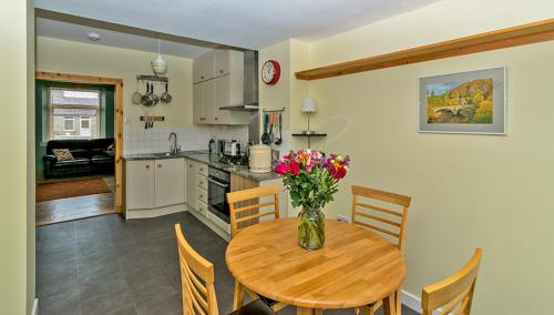 Фотография гостевого дома Cosy Cottage Close to East Beach, Shops, Restaurants and RAF base