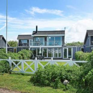 Фотографии гостевого дома
Three-Bedroom Holiday home in Hemmet 37