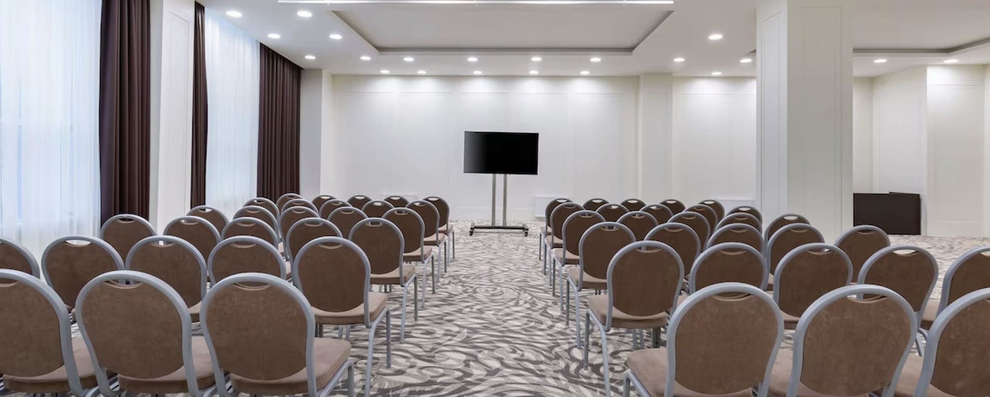 Фотографии конференц-зала Plastov Hall